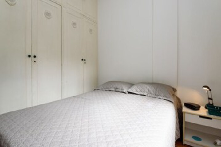 Room 27 of 32