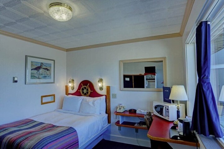 Room 19 of 184