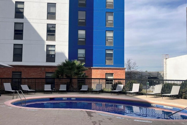 Pool 102 of 129