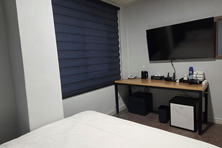 Room 33 of 58
