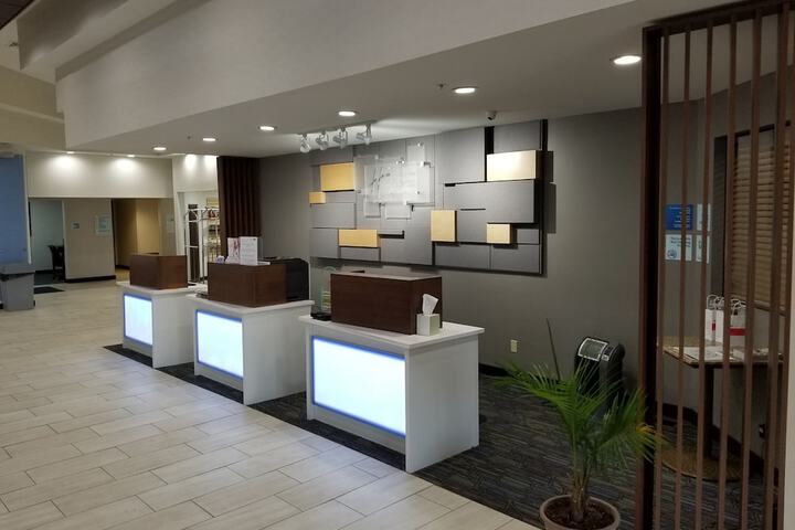 Lobby lounge