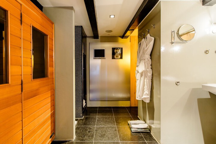 Room 13 of 47