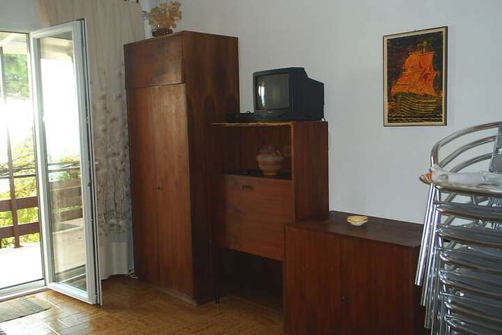 Room 8 of 26