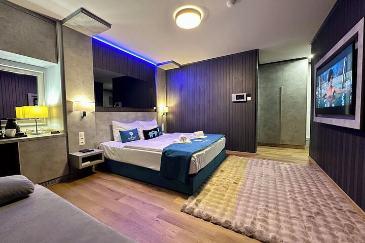 Room 90 of 194