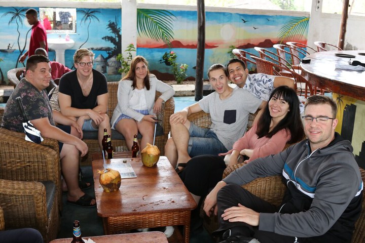 Lounge 43 of 54
