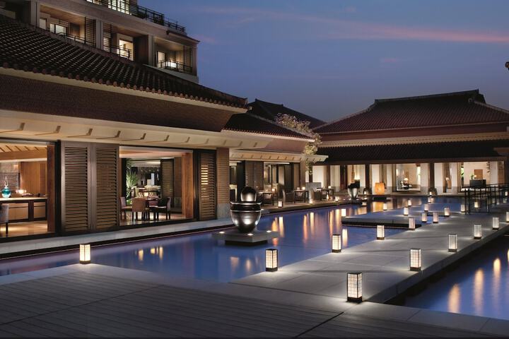 Hotel Exterior 132 of 140