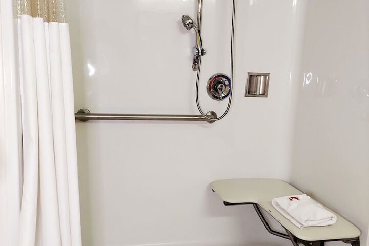 Queen Bed Accessible (6 of 6)