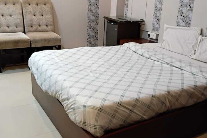 Room 2 of 9