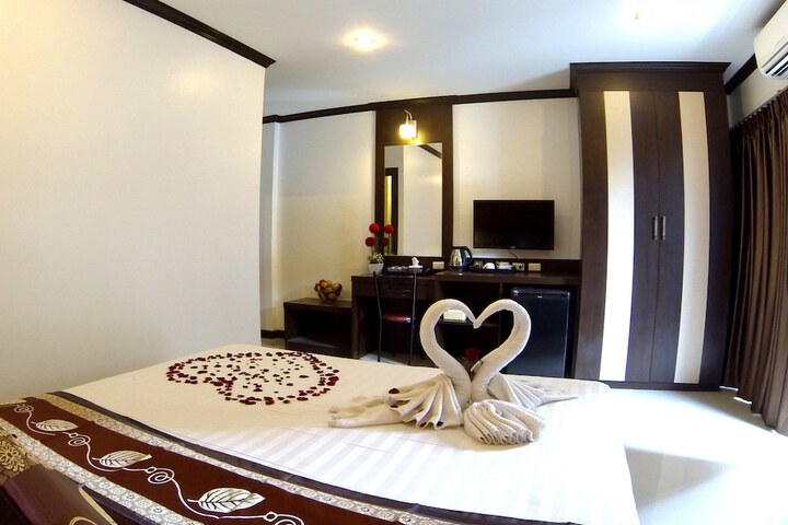 Room 6 of 82