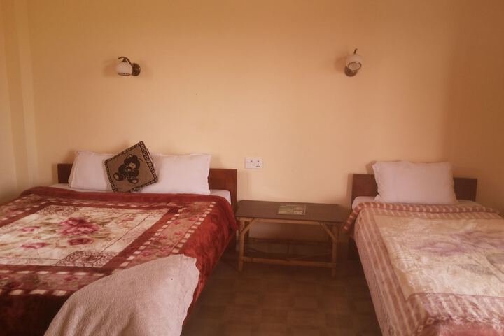Room 4 of 63