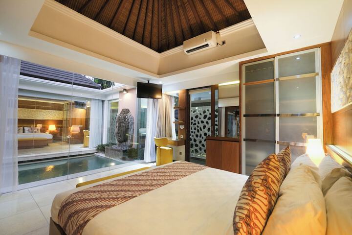Room 6 of 25