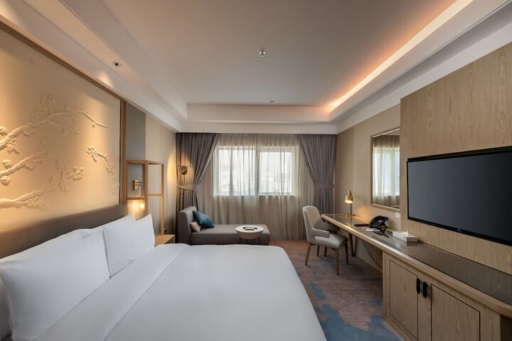 Room 7 of 17
