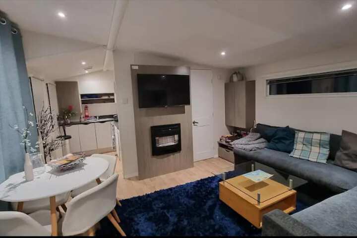 Room 5 of 10