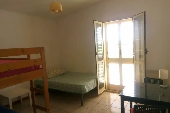 Room 11 of 16