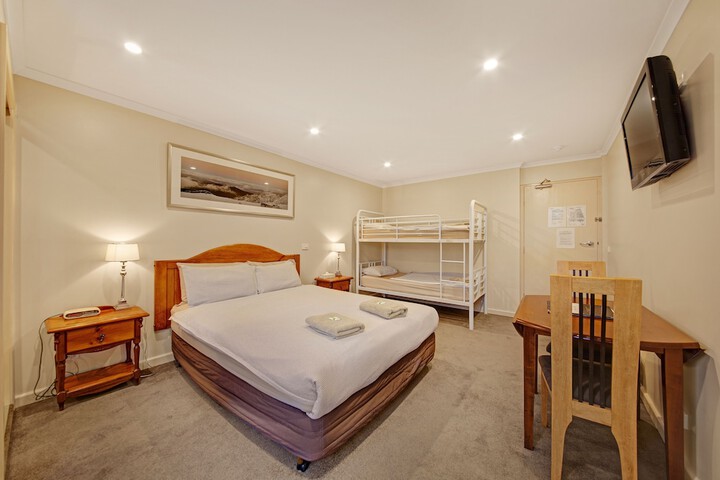Room 4 of 85