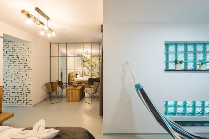 Room 27 of 60