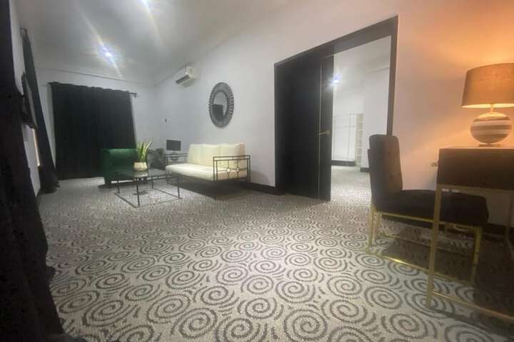 Room 8 of 33