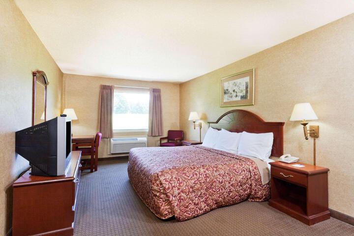1 King Bed (18 of 19)