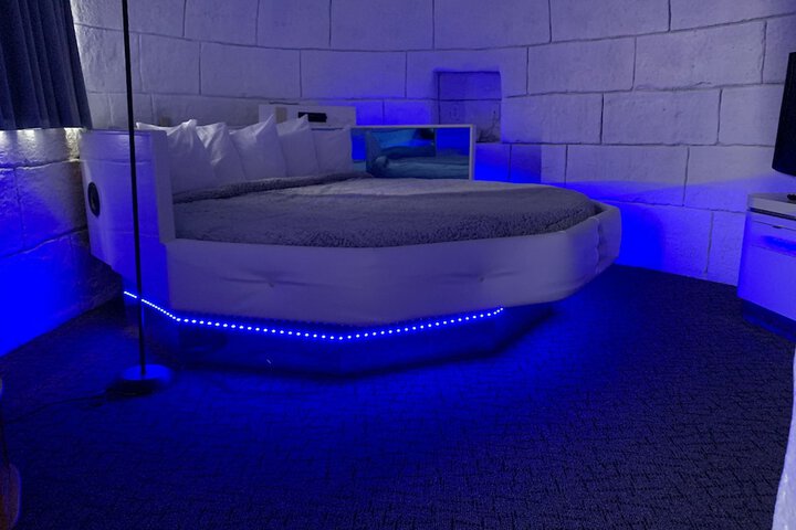 Blue King Bed Main Floor (2 of 180)