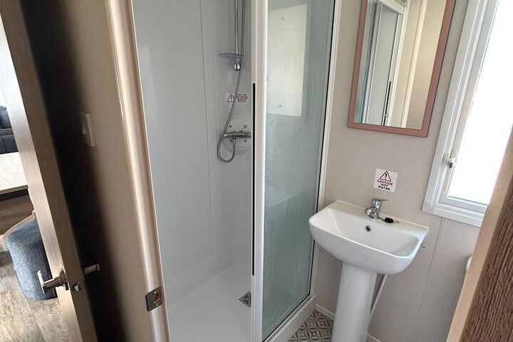 Room 6 of 12