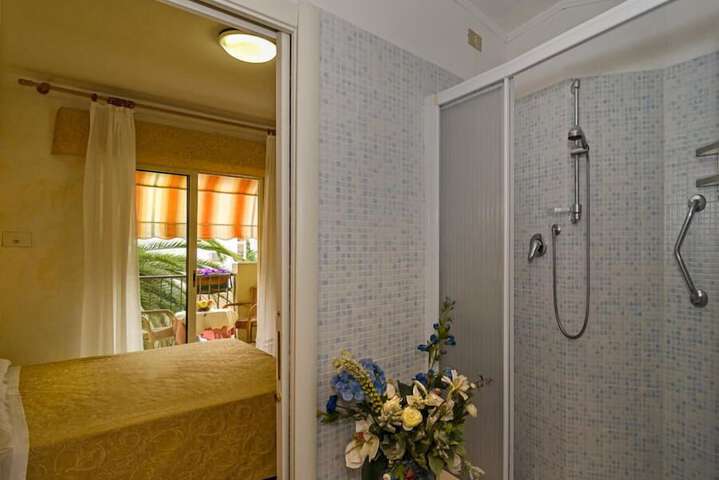 Room 21 of 50
