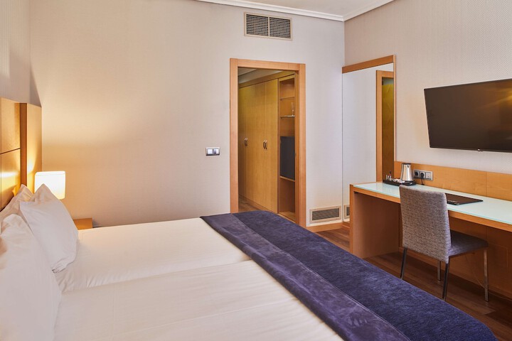 Room 19 of 97