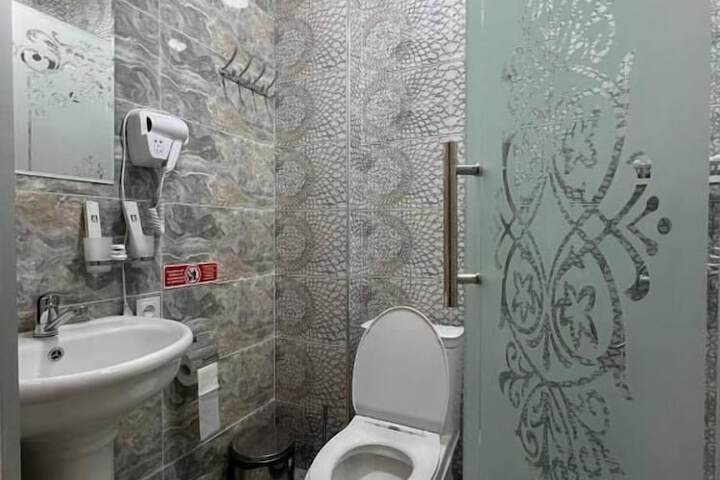 Room 27 of 43