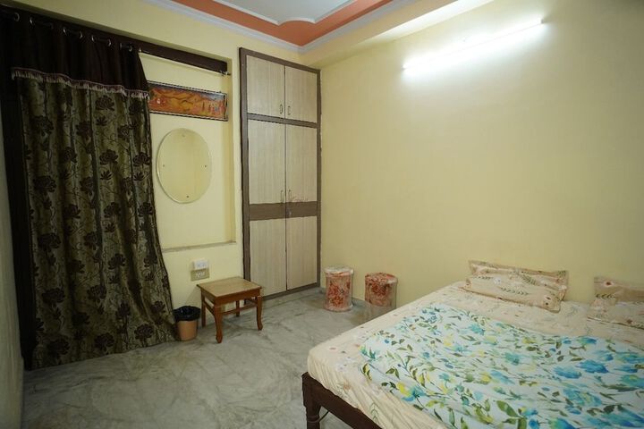 Room 2 of 8