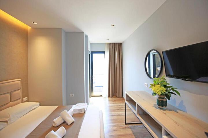 Room 54 of 143