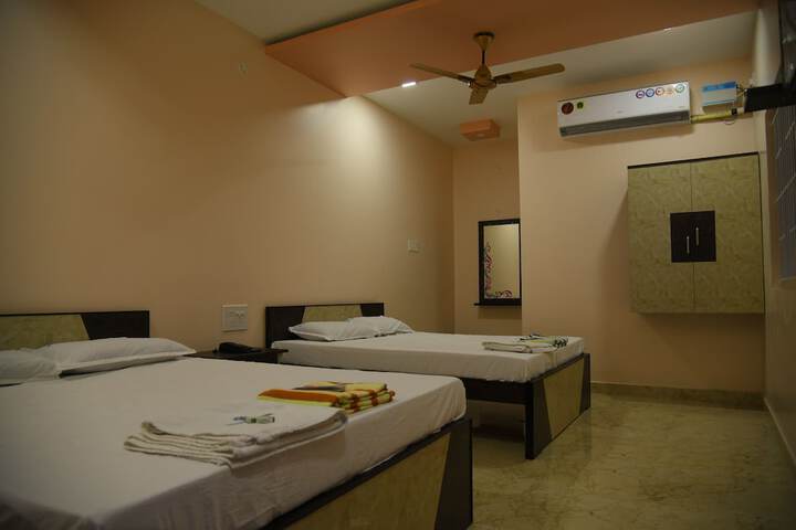 Room 9 of 31