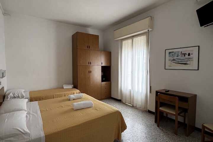 Room 7 of 25