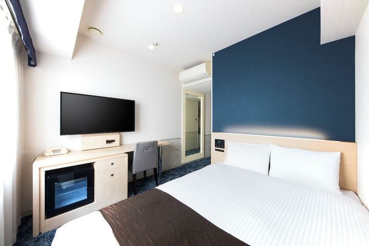 Room 7 of 27