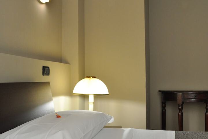 Room 5 of 33