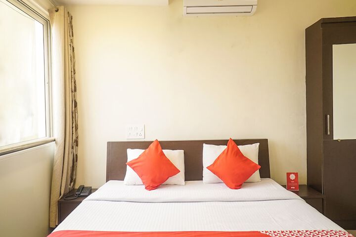 Room 4 of 18