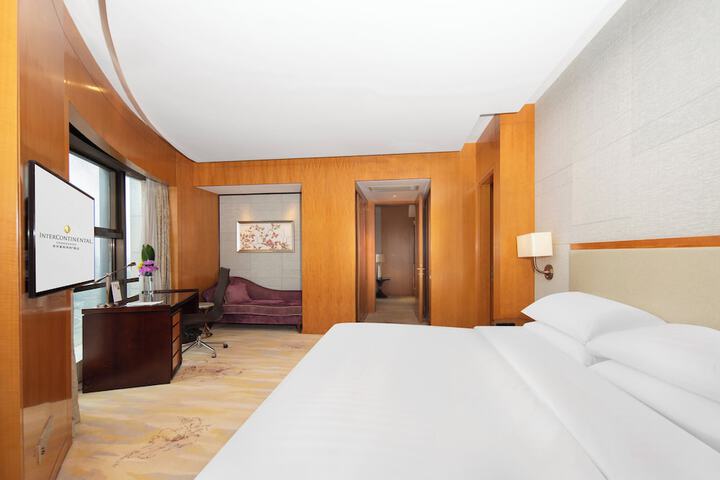 Room 10 of 105