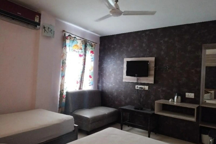 Room 6 of 15