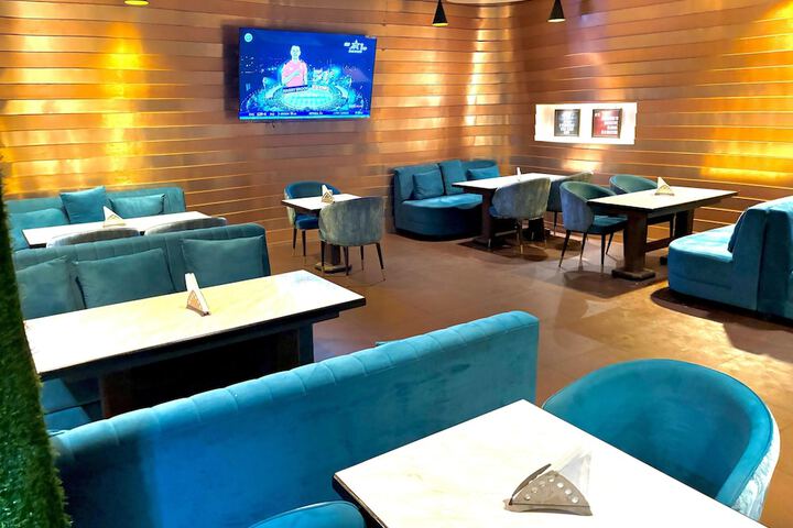 Lounge 40 of 66