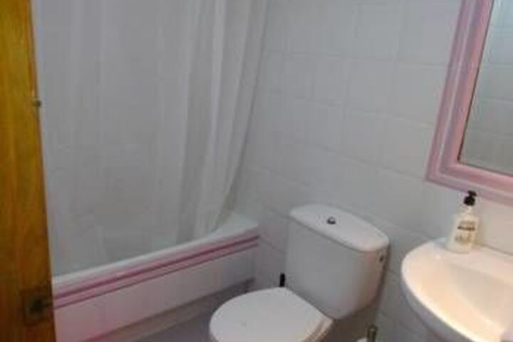 Room 4 of 11