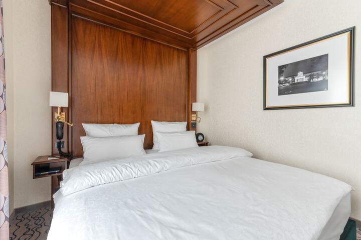 Room 32 of 84