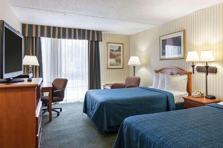 1 Double Bed Accessible (5 of 20)