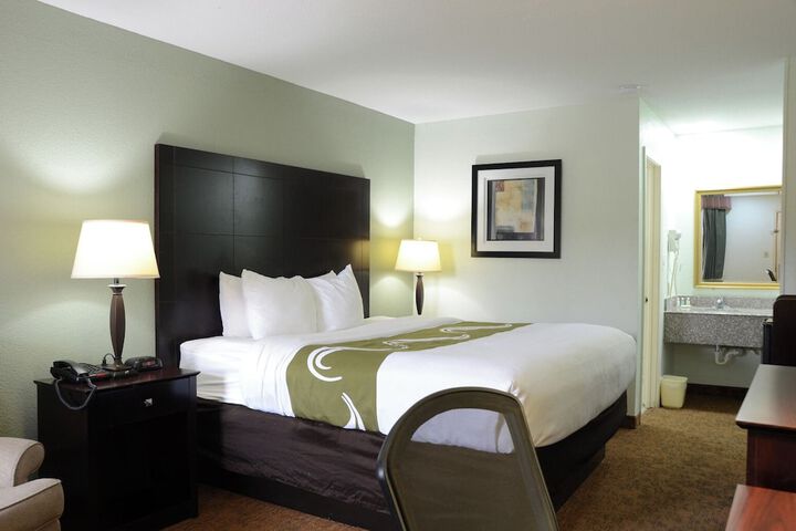 1 King Bed (15 of 15)