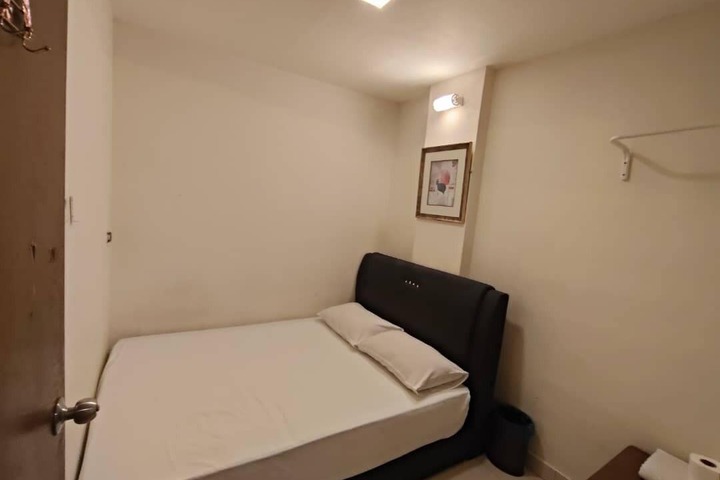 Room 18 of 23