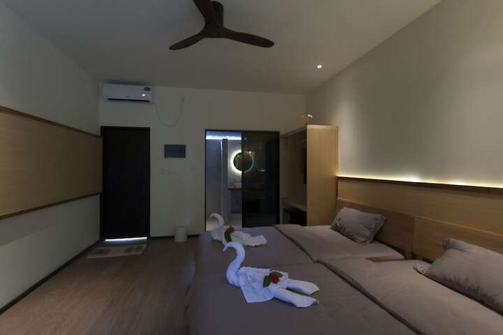 Room 10 of 105