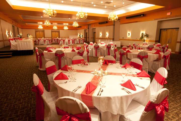 Ballroom/Hall 16 of 17