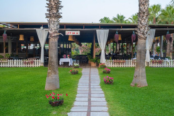 Hotel Exterior 115 of 128