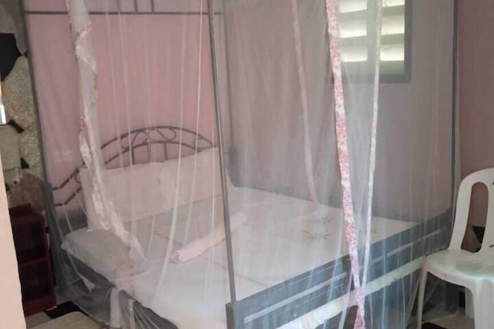 Room 6 of 10