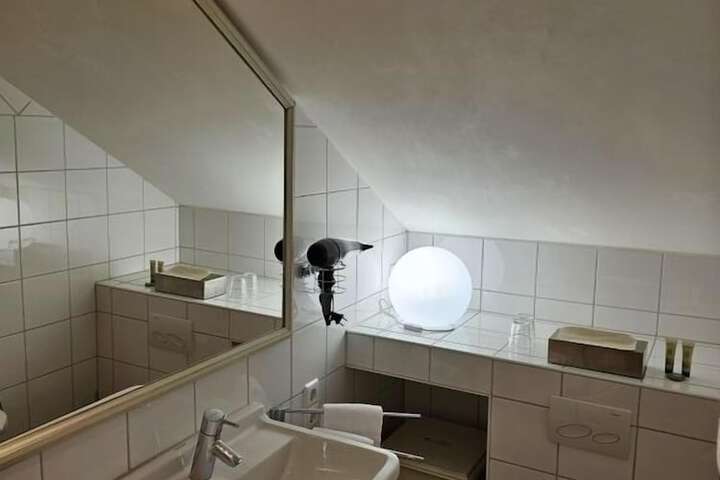 Room 53 of 66