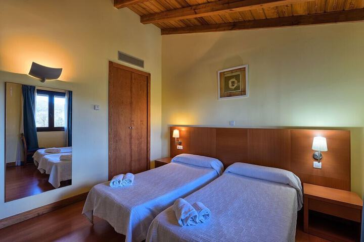 Room 4 of 68