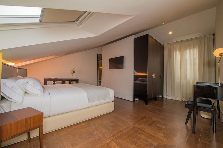 Room 6 of 47