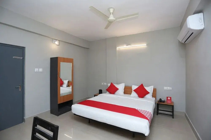 Room 4 of 12